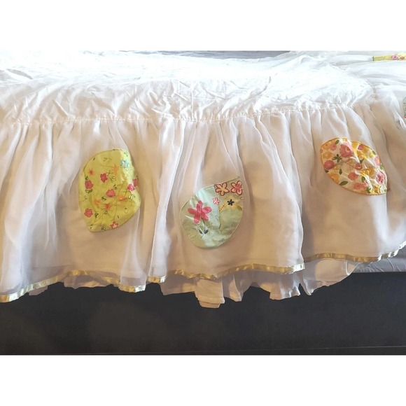 Pottery Barn Girl's Bed Skirt Cottage Core White Floral 26x52x11 Inches - Picture 1 of 5